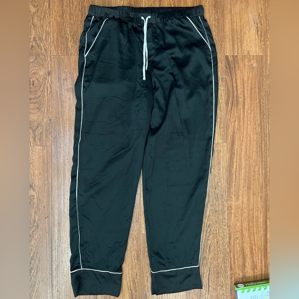 Victoria’s Secret Black and White Satin Pajama Pants Size Medium